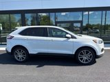 Used 2022 Ford Edge Titanium image 2