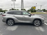 New 2025 Toyota Highlander XLE image 2