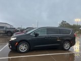 Used 2024 Chrysler Pacifica Touring-L image 2