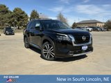New 2025 Nissan Pathfinder Platinum image 2