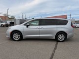 Used 2023 Chrysler Pacifica Touring-L image 3