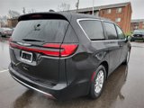 New 2025 Chrysler Pacifica Select image 4