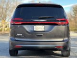 Used 2022 Chrysler Pacifica Touring-L image 6