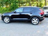 Used 2021 Volvo XC40 T5 Momentum image 2