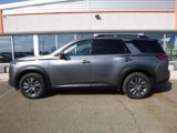 Used 2024 Nissan Pathfinder SV image 2