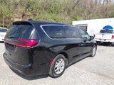 Used 2024 Chrysler Pacifica Touring-L image 5