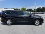 Used 2023 Chrysler Pacifica Touring-L image 4