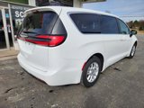 Used 2023 Chrysler Pacifica Touring-L image 3