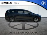 Used 2023 Chrysler Pacifica Touring-L image 6