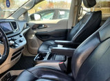 Used 2019 Chrysler Pacifica Touring-L image 4