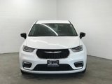 Used 2024 Chrysler Pacifica Touring-L image 2