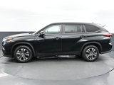Used 2023 Toyota Highlander XLE image 4