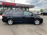 Used 2017 Toyota Sienna LE image 2
