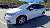 Certified 2023 Chrysler Pacifica Touring-L image 4