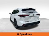 Used 2024 Toyota Highlander XLE image 3