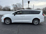 New 2025 Chrysler Pacifica Select image 3