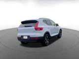 Used 2024 Volvo XC40 B5 Core image 2