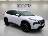 Used 2024 Nissan Rogue SV image 4