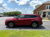 Used 2023 Toyota Highlander XLE image 2