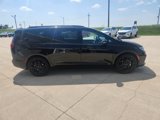 Used 2025 Chrysler Pacifica Limited image 2