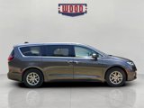 Used 2023 Chrysler Pacifica Touring-L image 2