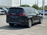 Used 2022 Chrysler Pacifica Limited image 4