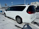 Used 2023 Chrysler Pacifica Limited image 3
