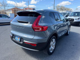 Used 2022 Volvo XC40 T4 Momentum image 3