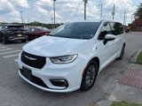 Used 2023 Chrysler Pacifica Touring-L image 4