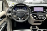 Used 2023 Chrysler Pacifica Touring-L image 5