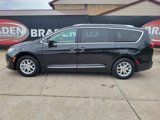 Used 2020 Chrysler Pacifica Touring-L image 4