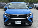 Used 2024 Volkswagen Taos SE w/ Panoramic Sunroof Package image 2