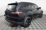 Used 2023 Jeep Grand Cherokee Altitude image 5