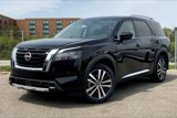 New 2025 Nissan Pathfinder Platinum image 2