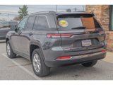 Used 2022 Jeep Grand Cherokee Limited image 3