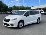 Used 2024 Chrysler Pacifica Touring-L image 4