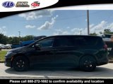 Used 2023 Chrysler Pacifica Touring-L w/ S Appearance Package image 4