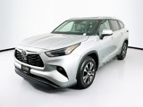 Used 2024 Toyota Highlander XLE image 3
