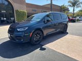 Used 2024 Chrysler Pacifica Limited w/ S Appearance Package image 2