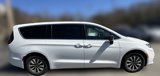 New 2025 Chrysler Pacifica Select image 2