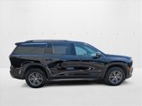 Used 2024 Chevrolet Traverse LT image 4