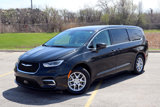 Used 2023 Chrysler Pacifica Touring-L image 2