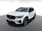 Used 2024 Volvo XC40 B5 Core image 3