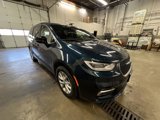 New 2025 Chrysler Pacifica Select image 2