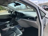 Used 2023 Chrysler Pacifica Touring-L image 4
