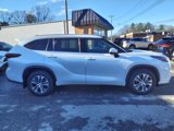 Used 2022 Toyota Highlander XLE image 2