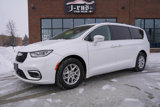 Used 2022 Chrysler Pacifica Touring-L image 2