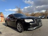 Used 2018 Chrysler 300 Touring L image 3