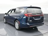 New 2025 Chrysler Pacifica Select image 4