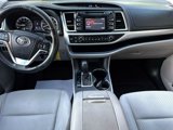 Used 2015 Toyota Highlander LE image 3